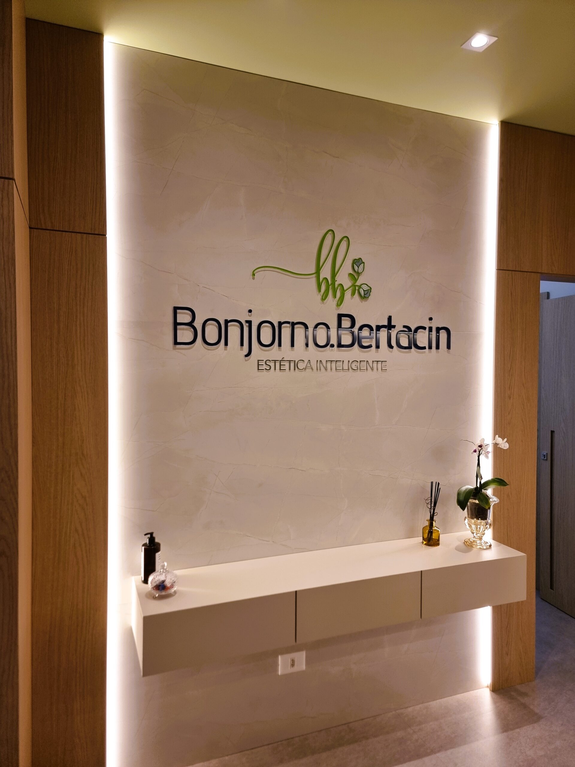 Bonjorno Bertacin - Estética Inteligente, Bonjorno Bertacin - Estética Inteligente - Botox
Harmonização facial
Limpeza de pele, laser, preenchimento, celulite, bioestimuladores